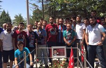 Taraftarlarımızdan 15 Temmuz'un kahraman şehidi Ömer Halisdemir'in ailesine ziyaret