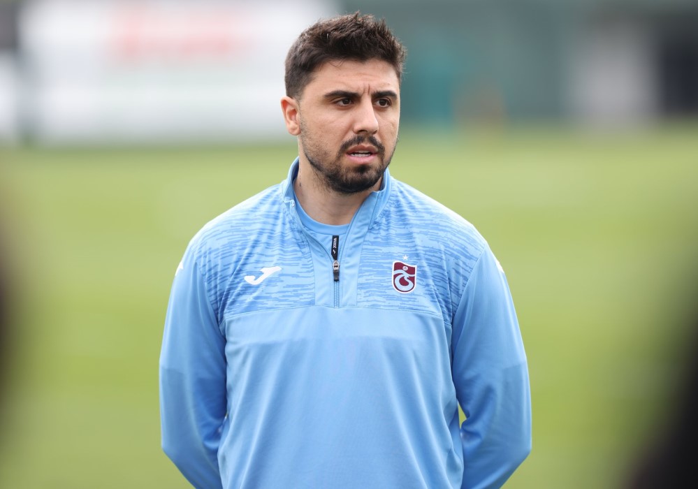 Futbolcumuz Ozan Tufan basın toplantısı düzenledi