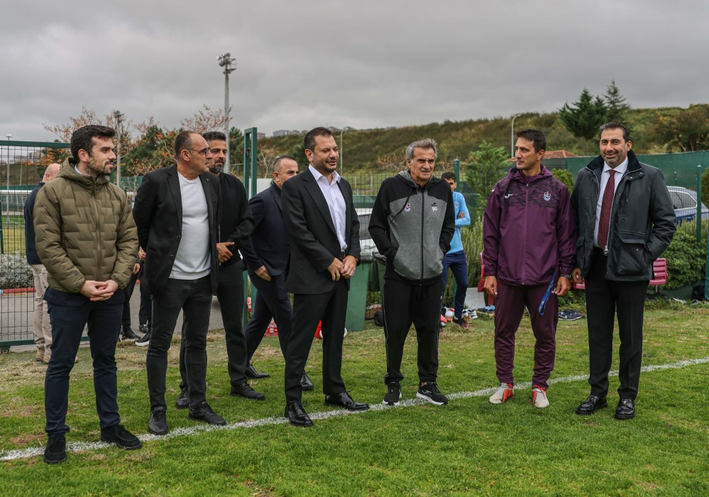 Başkanımız Ertuğrul Doğan’dan Kadın ve U19 Futbol Takımlarımıza ziyaret